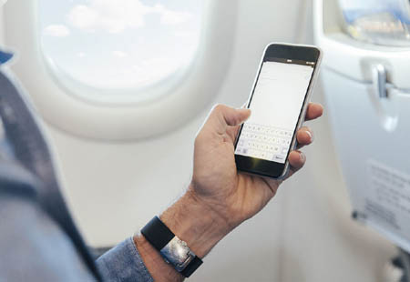 【辟谣】手机信号不干扰飞机 可以在飞机上用手机？